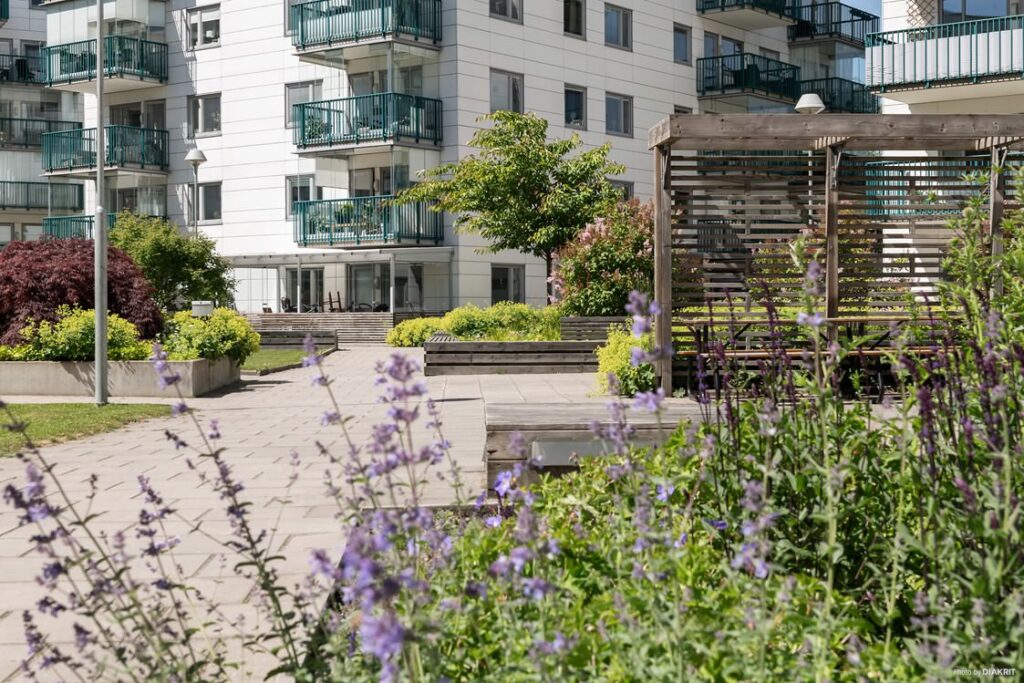 Läggning av marksten & kantsten till innergård. Bromma Ulvsunda